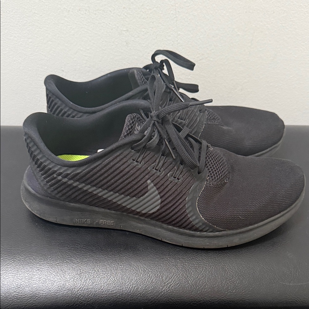 Nike Free Women’s Black Sneakers